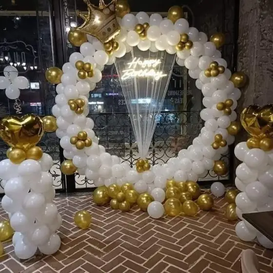 Hayat Balloon Decoration team at work in Kolkata